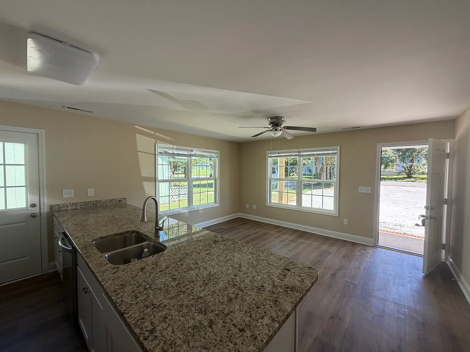 2 bed, $1,400 — Photo 3