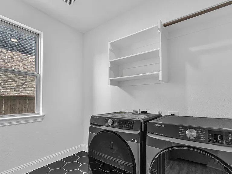 2410 Thavie St — Photo 21