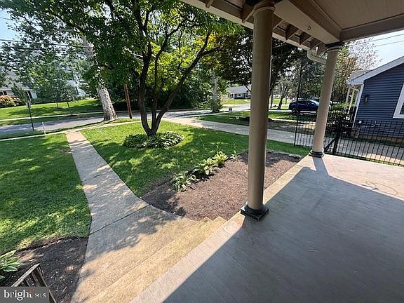 3rd image of 412 1st Ave