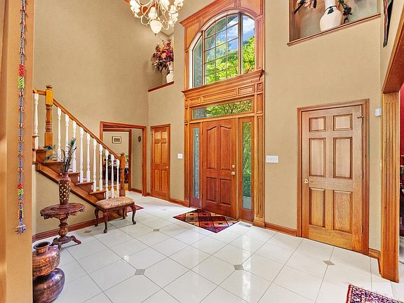 2nd image of 1802 Danielle Ln