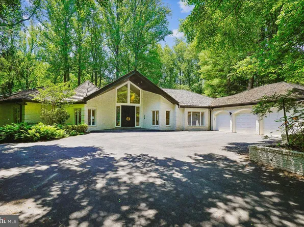 9100 Aldershot Dr, Bethesda, MD 20817