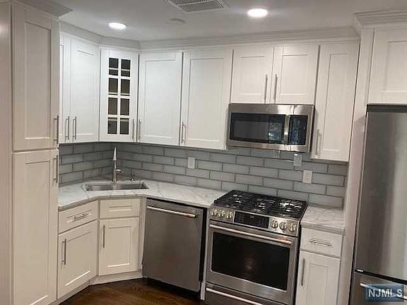 2nd image of 113 Cypress Ct