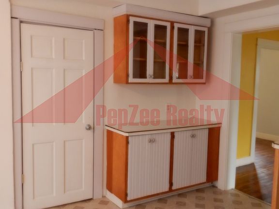 3rd image of 300 Redwood Ave