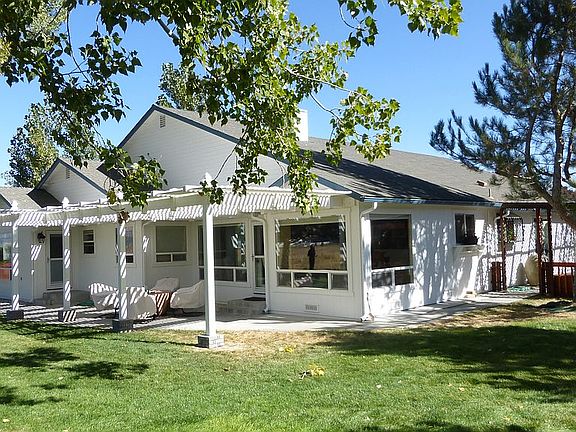 5th image of 823 Mahogany Dr