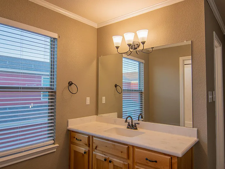 Creekside Apartments — Photo 33
