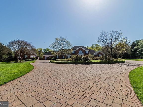 2nd image of 2916 Smithfield Ct