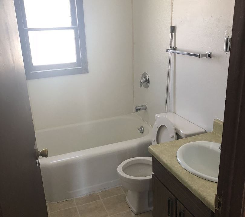 2nd image of 908 W 10th Ave #A