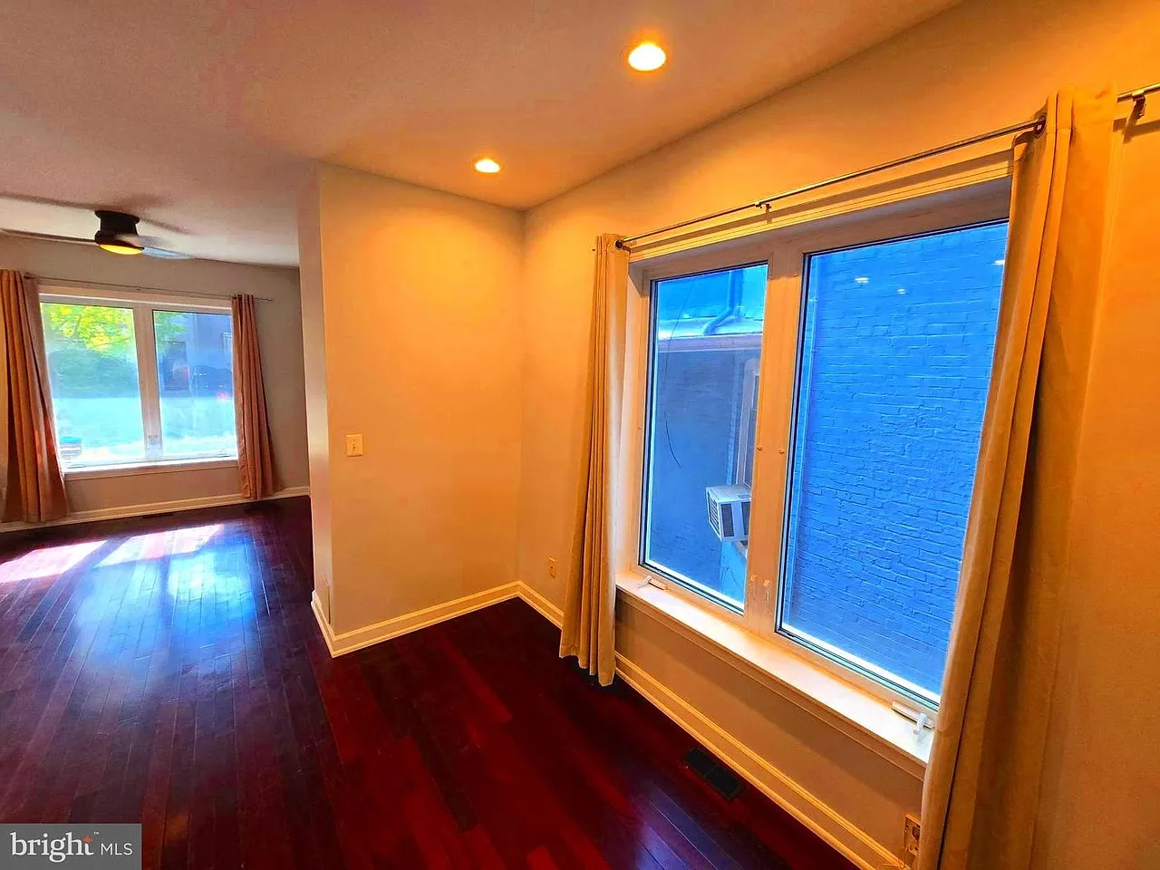 3 bed, 1.5 bath, 1484 sqft, $3,900 — Photo 4