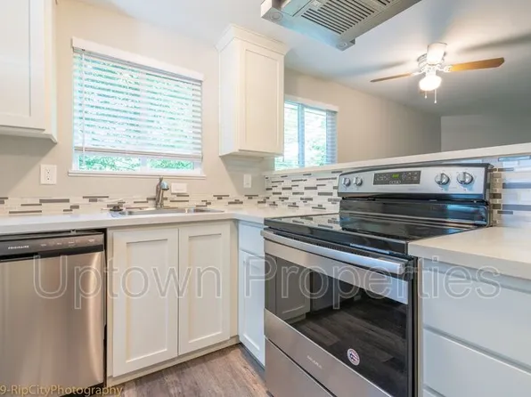 3331 SW Garden View Ave, Portland, OR 97225