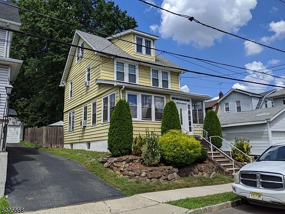 2nd image of 441 De Witt Ave