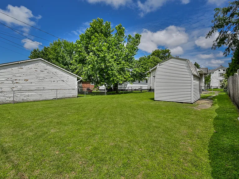 957 E Yoke St — Photo 28