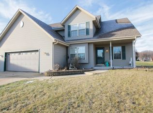 973 Bluebird Ct, Hartford, WI 53027