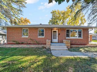 220 S Hadsall St, Genoa, IL 60135
