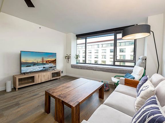 2nd image of 250 King St Unit 606