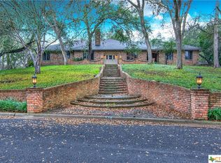 534 Crescent Dr, Seguin, TX 78155