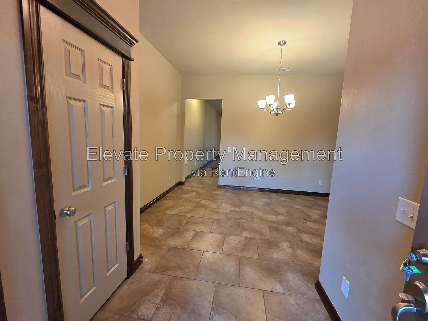3 bed, 2.0 bath, 1431 sqft, $1,395 — Photo 3