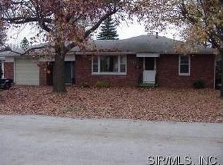 10 Holly Hill Dr, Alton, IL 62002