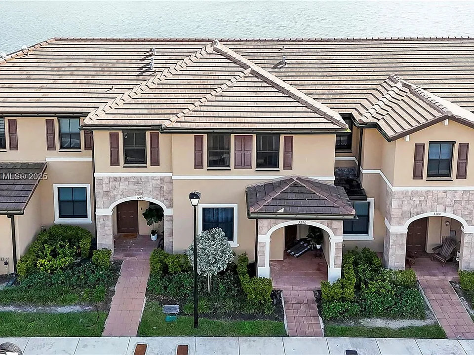 3290 W 114th Ter
