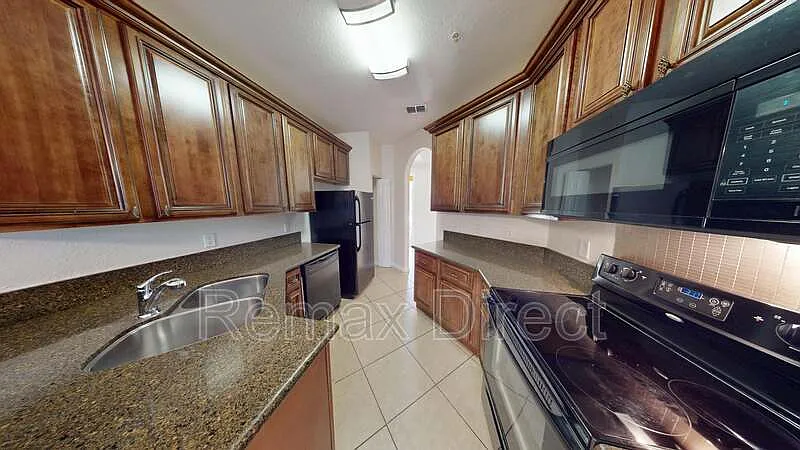 3 bed, 2.5 bath, $2,350 — Photo 4