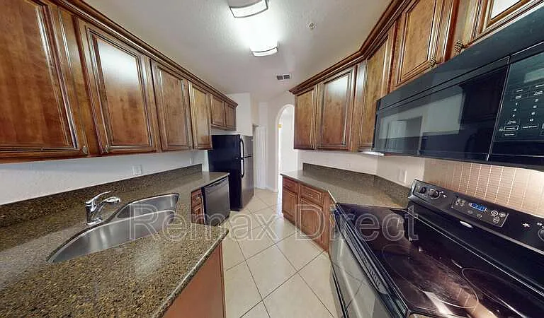 831 Pipers Cay Dr — Photo 4