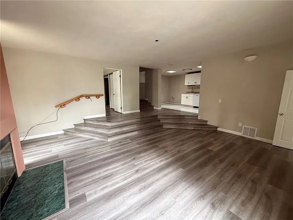 3 bed, 1700 sqft, $3,000 — Photo 2