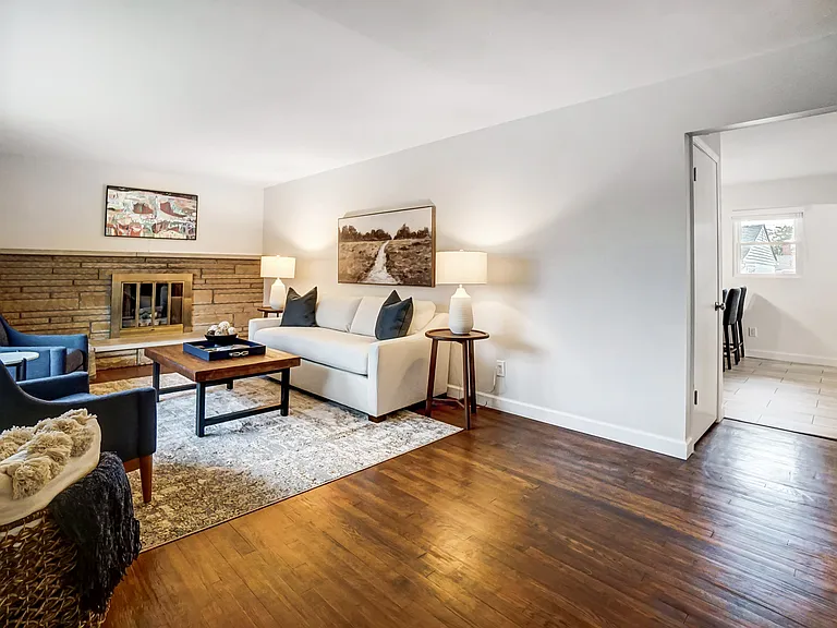 3592 Delamere Ave — Photo 3