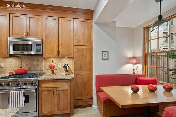 Sold by Sotheby's International Realty | media 15