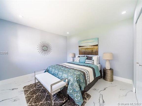 4th image of 1013 N Southlake Dr