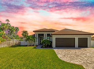 115 Aucila Rd, Cocoa Beach, FL 32931