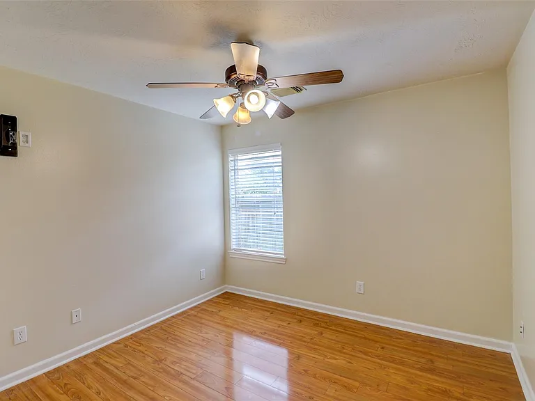 3323 Pioneer Bend Ln — Photo 19