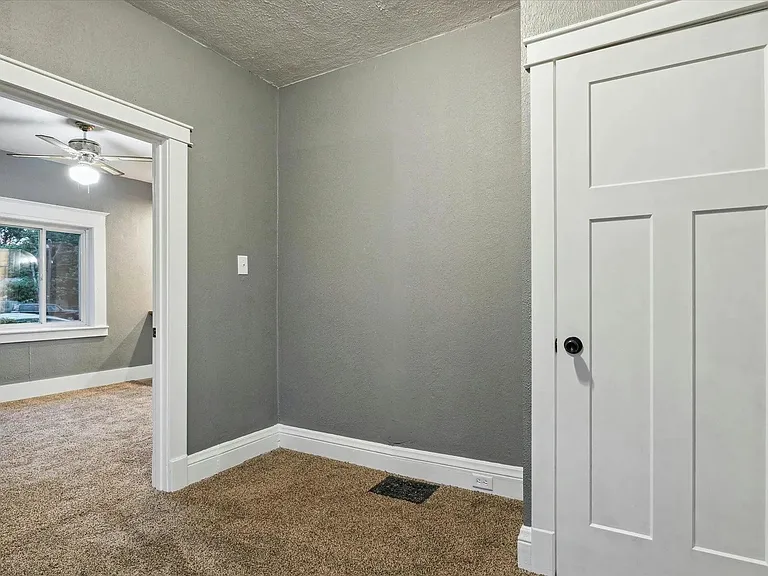 2901 Wall St — Photo 23