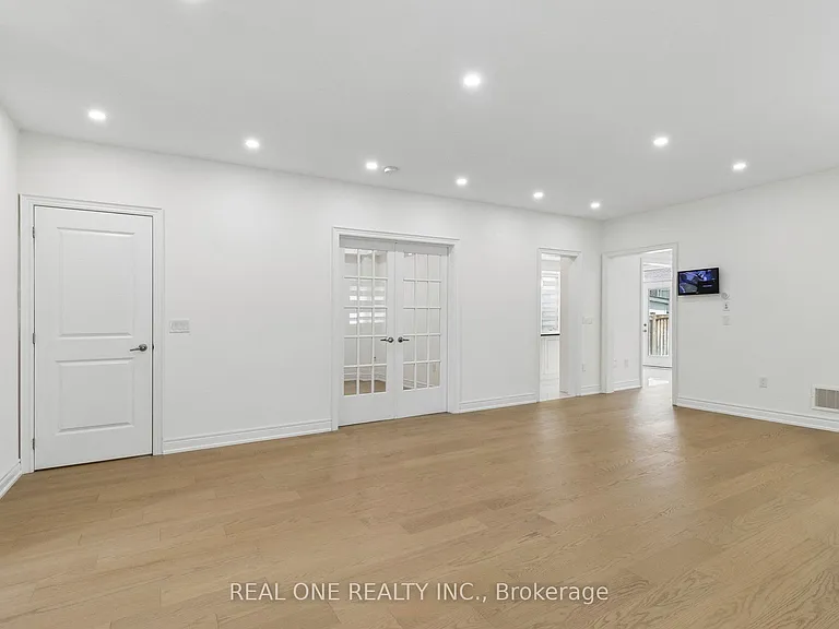 19 Rivoli Dr — Photo 6