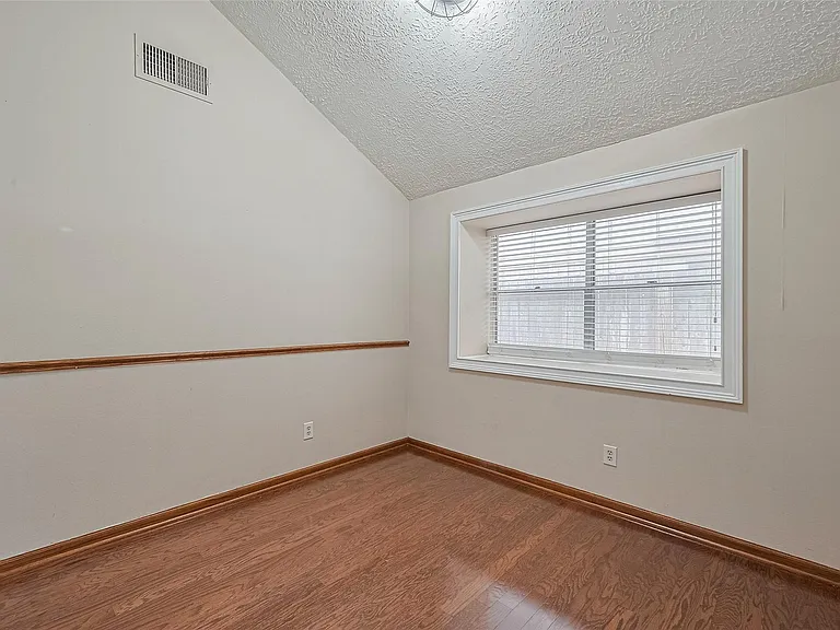6907 Yardley Dr — Photo 7
