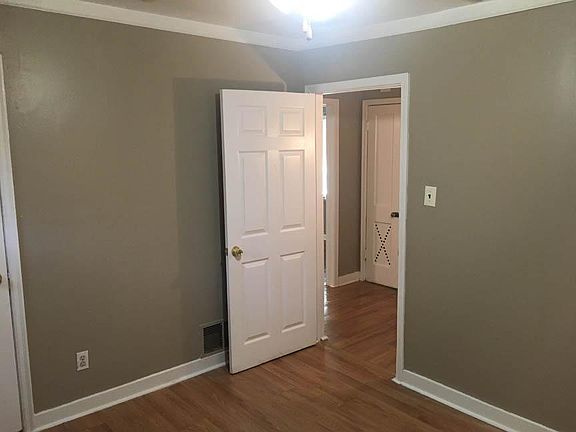 4th image of 2750 Henley Dr