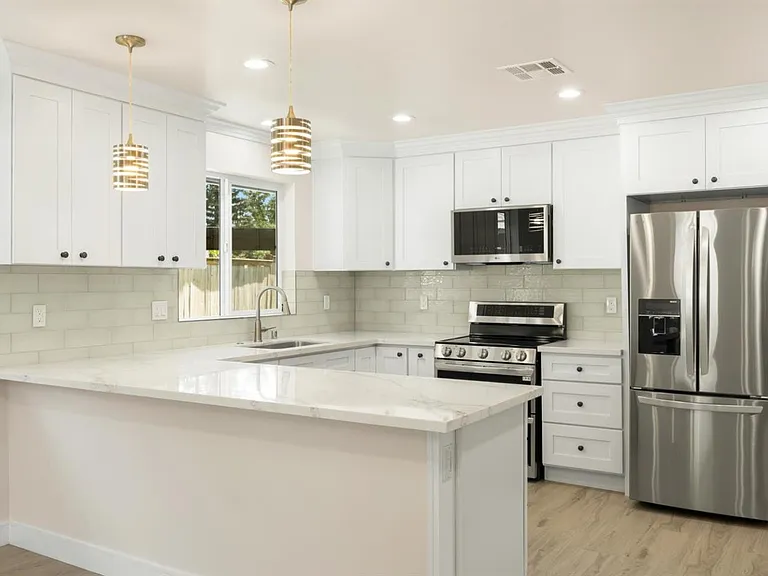 6122 Friendly Ct — Photo 8