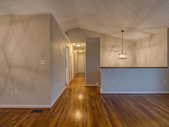 3rd image of 1821 Melissa Cir