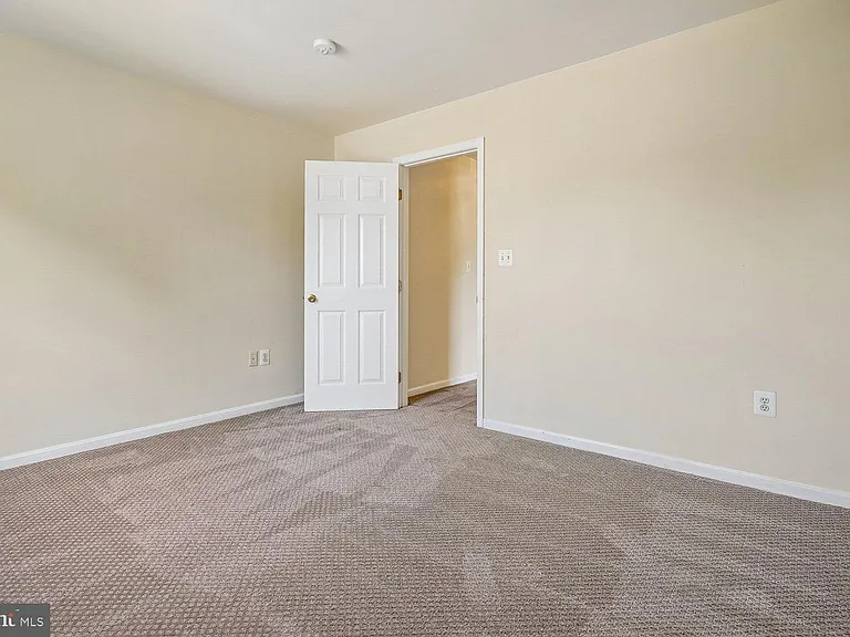 14677 Cloverdale Rd — Photo 50