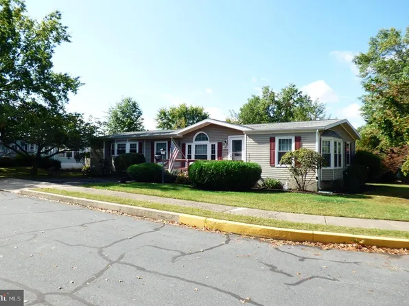 689 Mimosa Ct, Red Hill, PA 18076