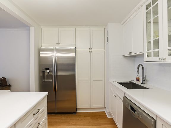 4th image of 1415 N Dearborn St APT 22C