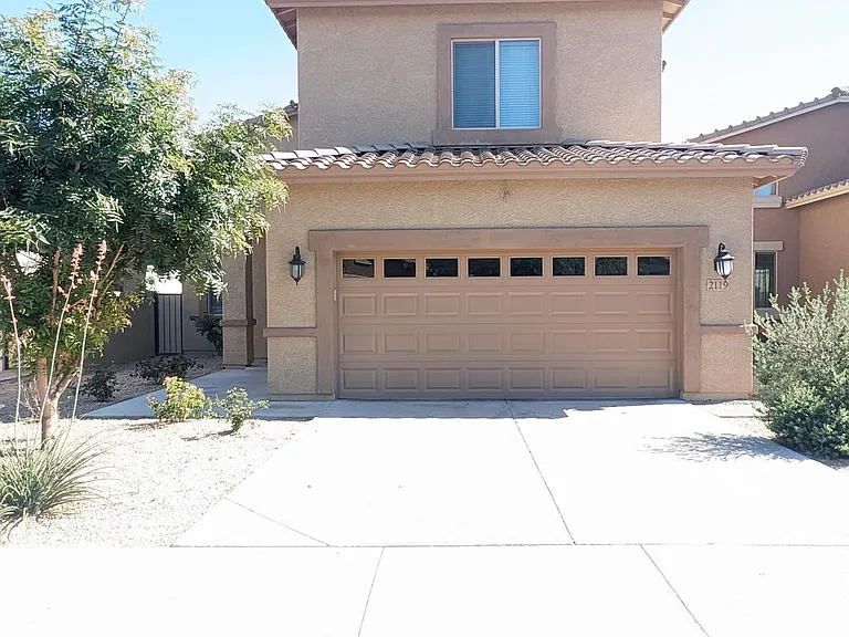 2119 E Kings Ave — Photo 1