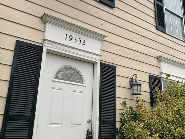 19352 Sandy Lake Dr, Gaithersburg, MD 20879