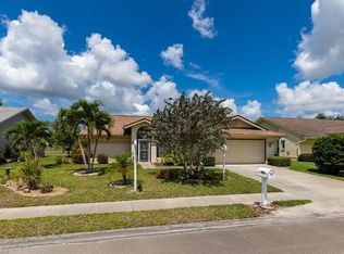 906 Charlemagne Blvd, Naples, FL 34112