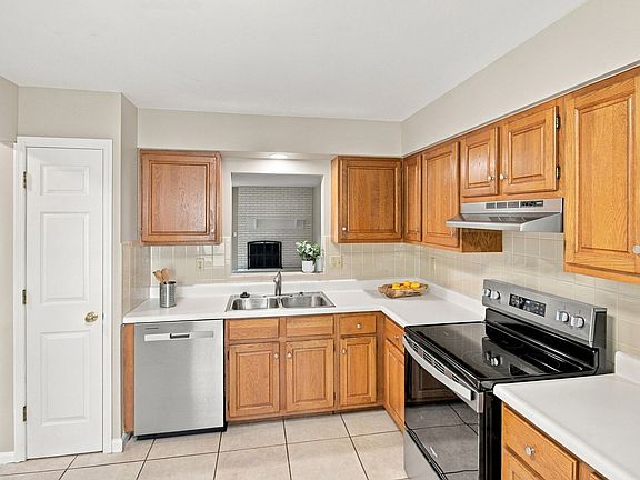 5th image of 1008 Ridgeway Meadow Dr