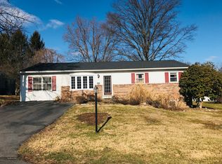 8 Laurel Dr, Mechanicsburg, PA 17055