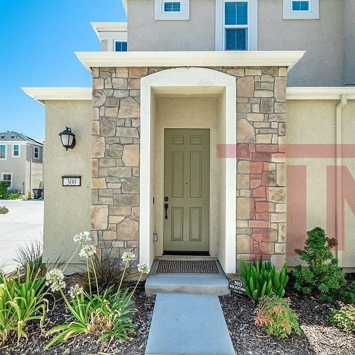 1st image of 300 Belcastel Pl