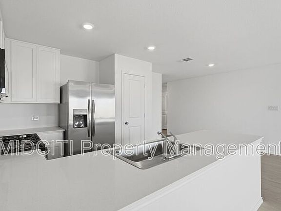 4th image of 221 Stumpy St