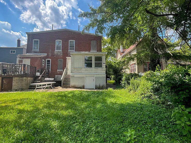 208 Maple Ave — Photo 9