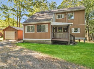 102 Brownstone Dr, Milford, PA 18337
