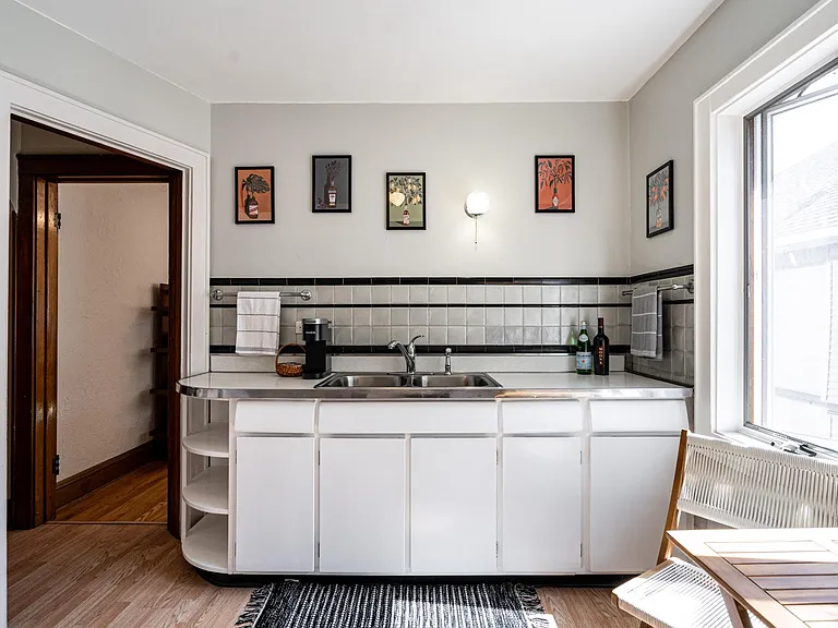 3249 S Kinnickinnic Ave — Photo 12