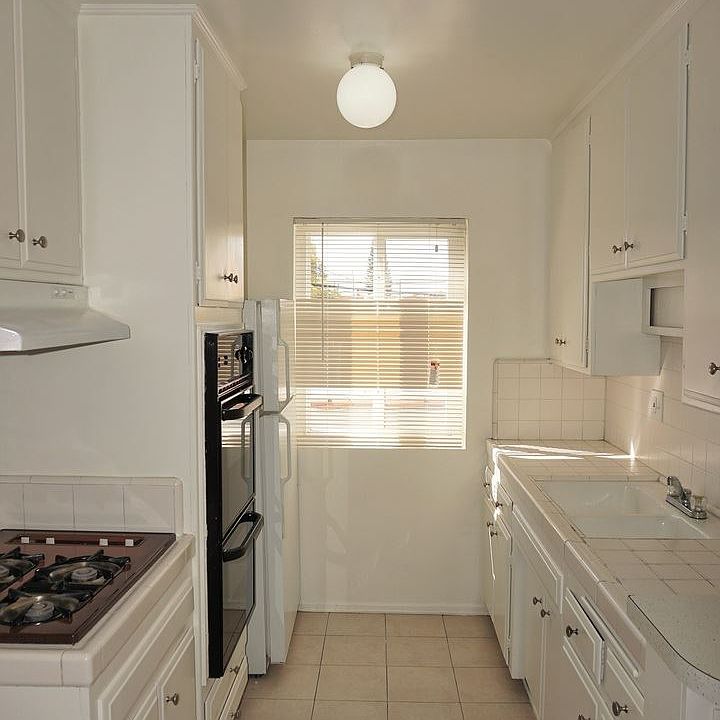 1st image of 1206 N Orange Dr APT 8